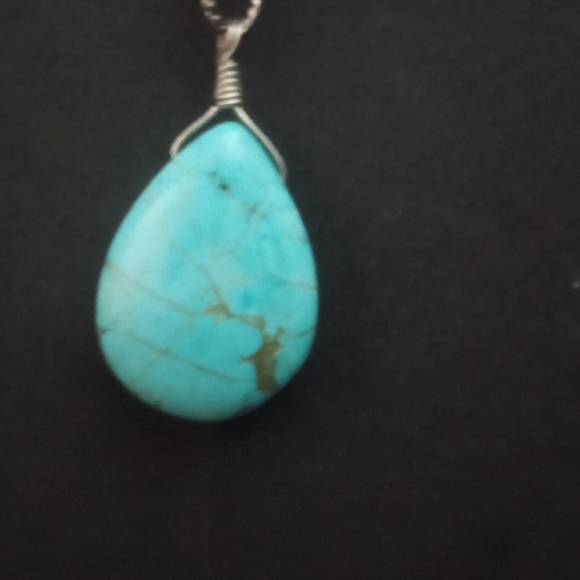 Elegant Turquoise and Silver Necklace - Picture 3 of 5